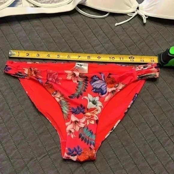 Bikini pieces - Picture 3 of 10